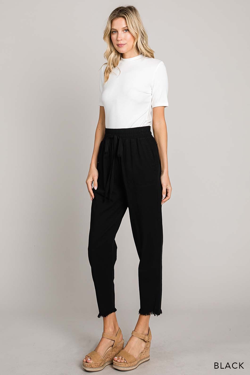 Fray Hem Detailed Cropped Pants - Black