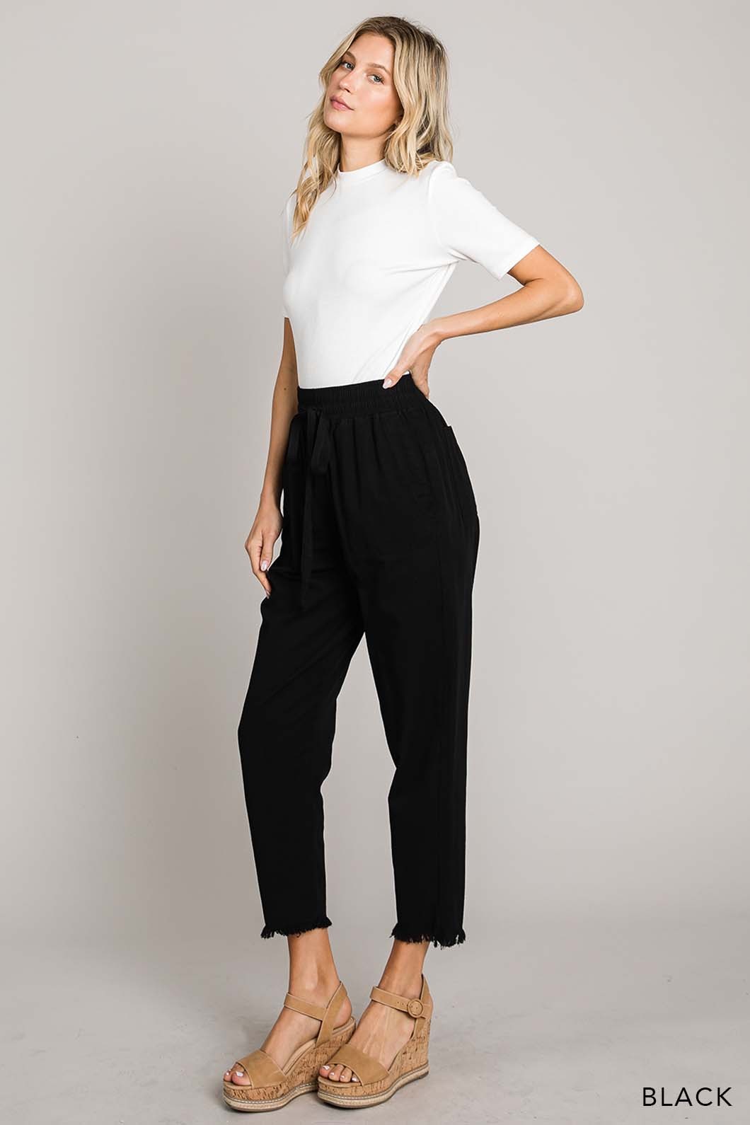 Fray Hem Detailed Cropped Pants - Black